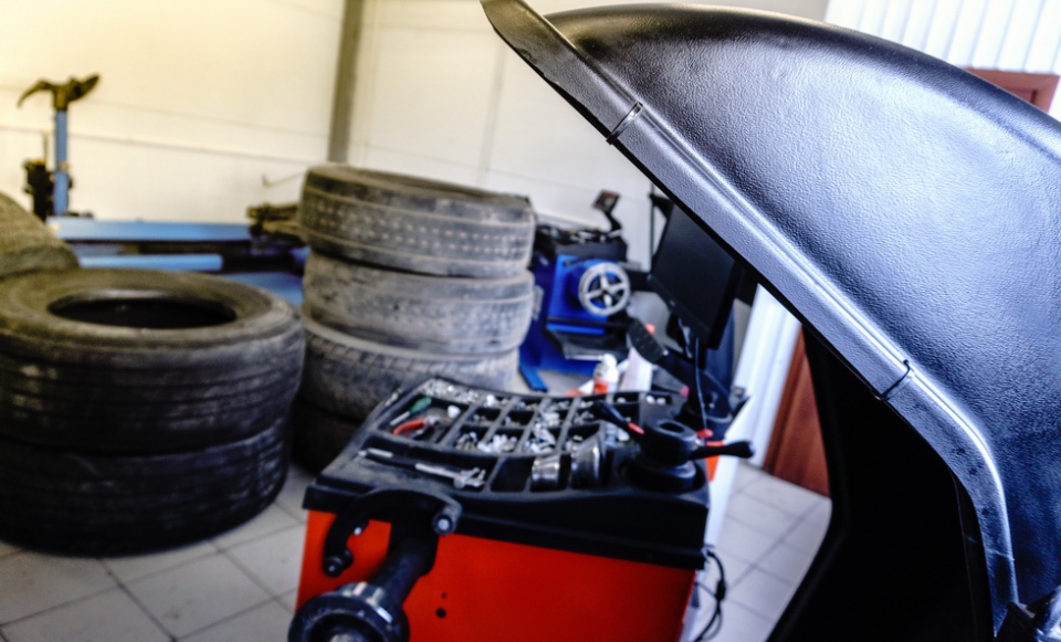 Есть ли разница между ремонтом легковых и грузовых шин?